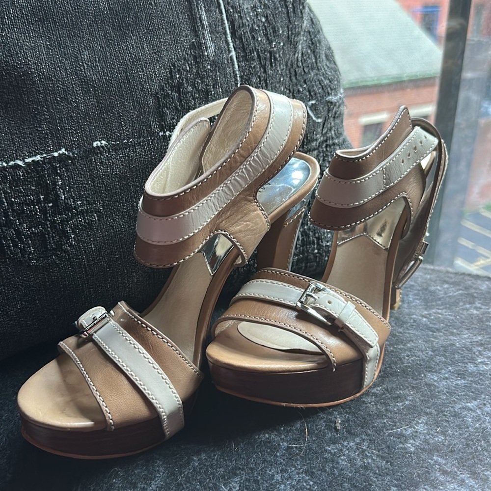 Michael by Michael Kors womens heels. Like new. Tan and cream. Size 7